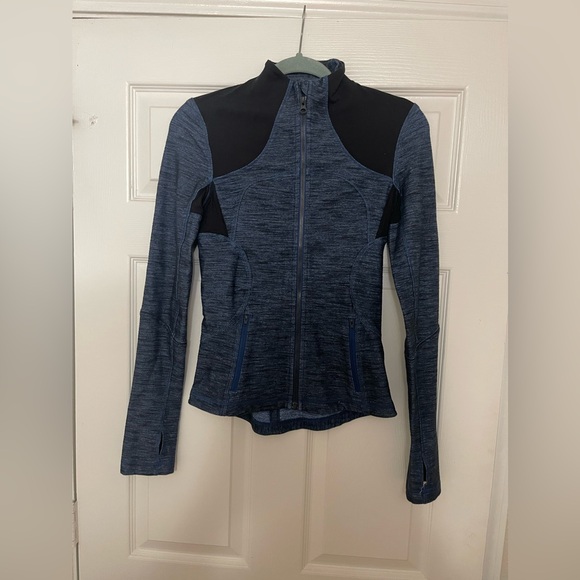 LULULEMON FORME JACKET IN SLUB DENIM BLUE/BLACK - Picture 5 of 16